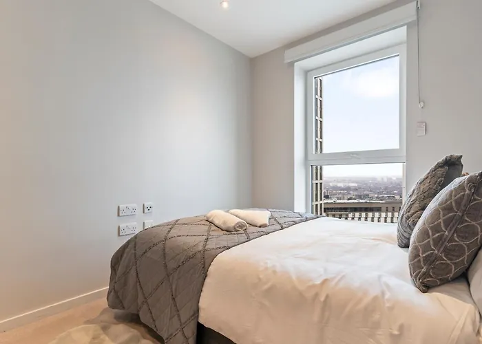 Elegant 2Br Flat On 20Th Floor Near Many Attractions