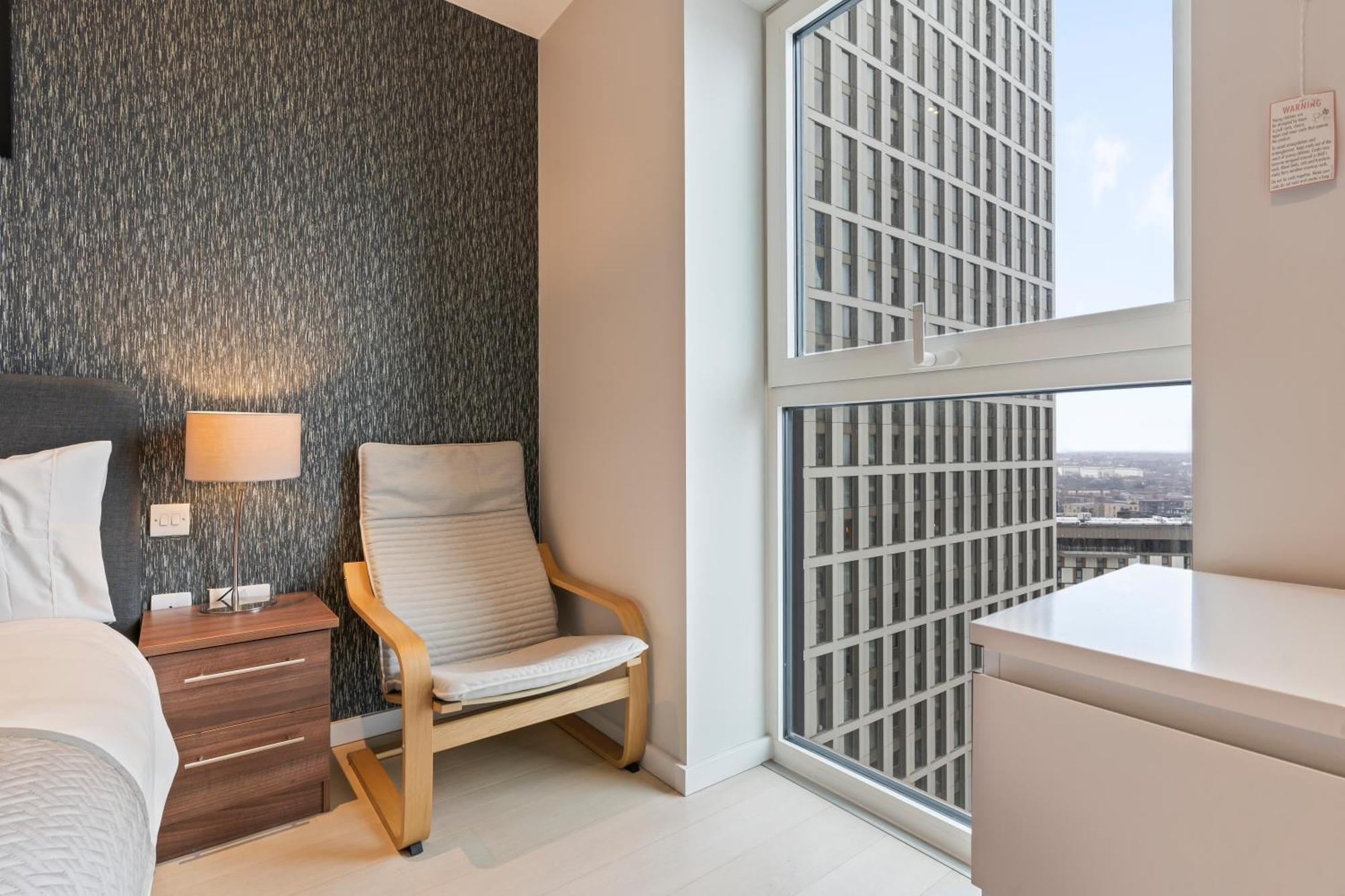 Elegant 2Br Flat On 20Th Floor Near Many Attractions Londres